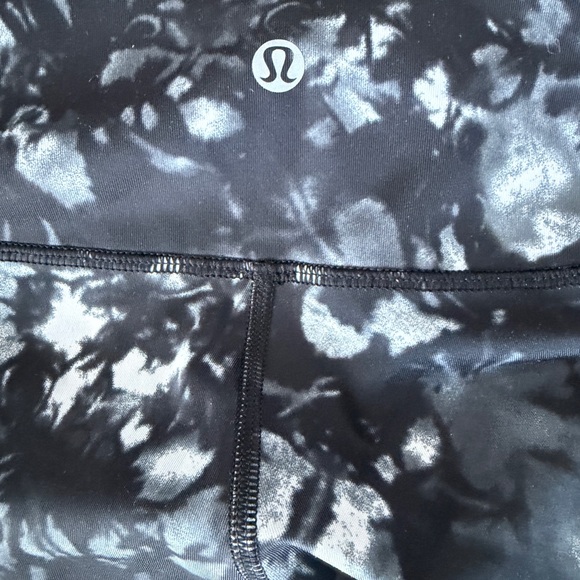 Lululemon Rise and Flow Legging - Picture 4 of 4